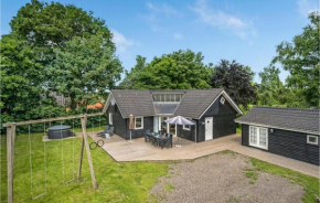 Gorgeous Home In Fårvang With Outdoor Swimming Pool